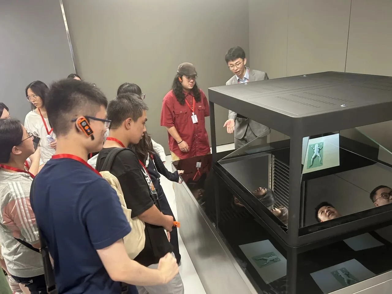 产品展项与讲解现场